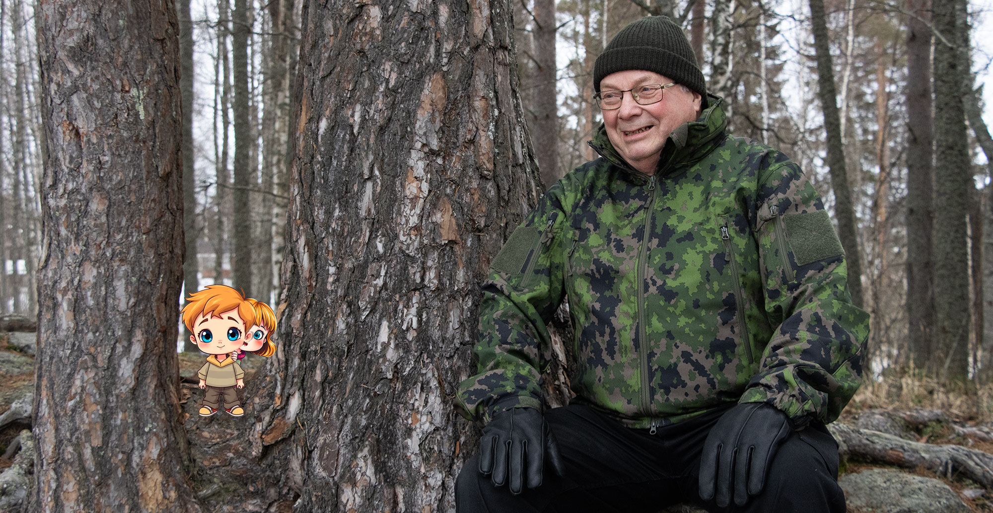 Jyrki Grönlund istuu kannon päällä samalla kun tarinassa esiintyvät lapseton vieressä.