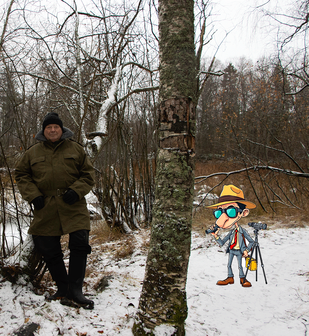 Jyrki Grönlund, eli mofa seisoskelee tarinassa esiintyvän Oiva Kynän kanssa.